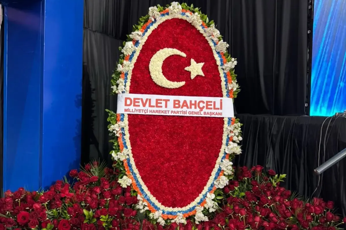 devlet-bahceli-den-ak-parti-kongresine-ozel-cicek-18403310_691_amp.jpg