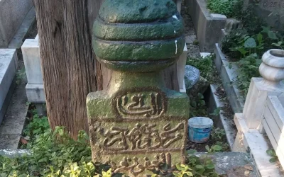 İstanbul’da Sıradışı Mezar Taşı Sırrını Koruyor!