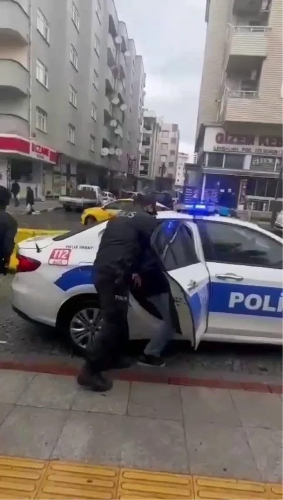 motokuryeyi ezen surucuden akillara zarar savunma 18354970 6868 amp.jpg