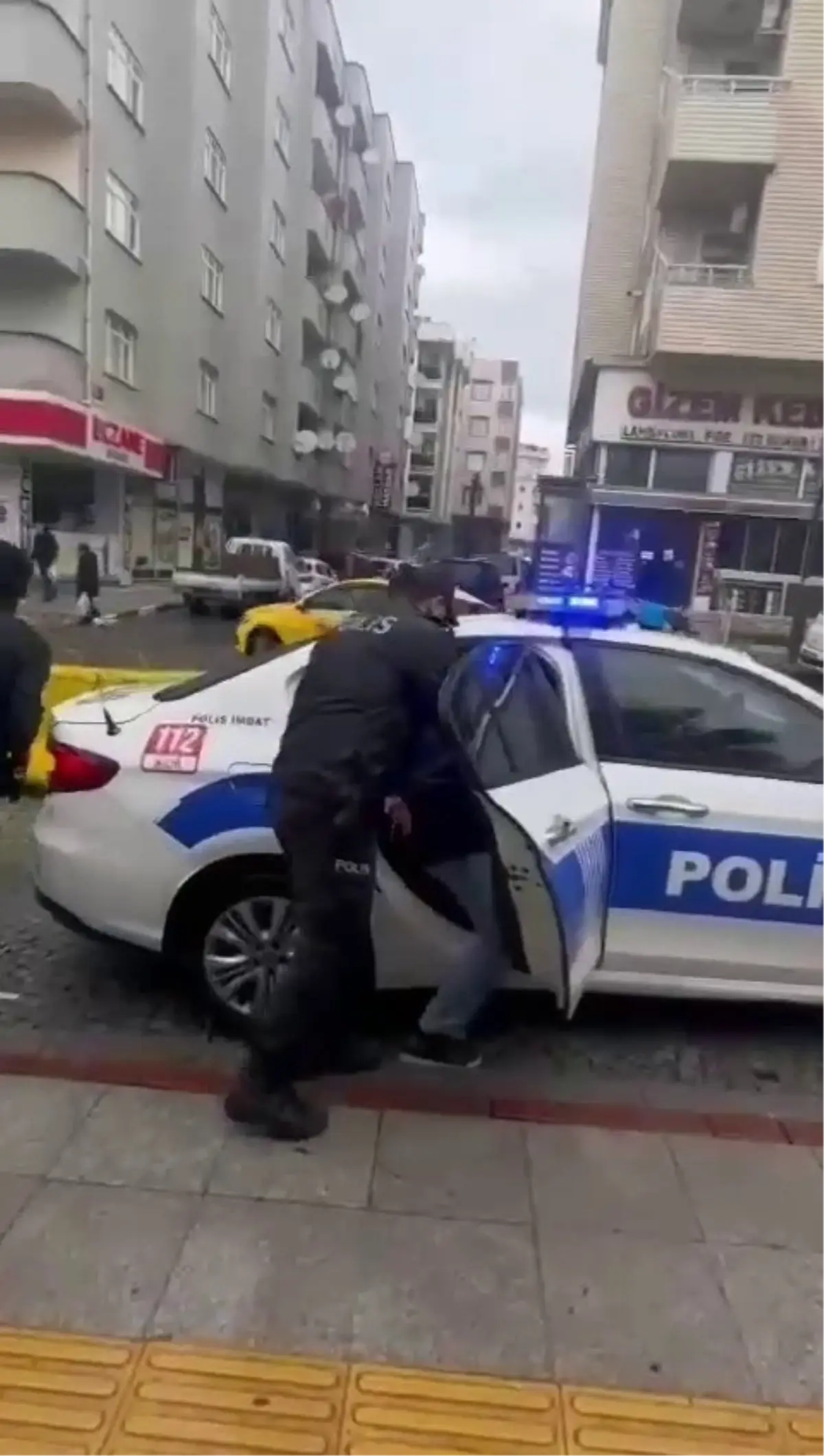 motokuryeyi ezen surucuden akillara zarar savunma 18354970 6868 amp.jpg