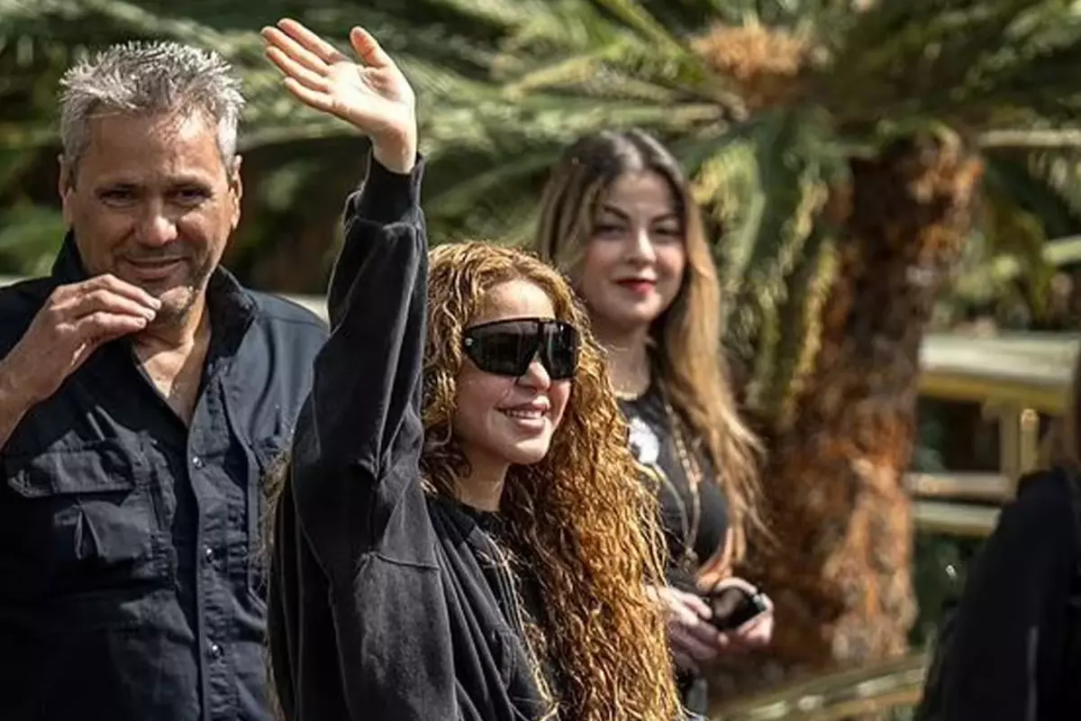 shakira-hastaneye-kaldirildiktan-sonra-ilk-kez-18387105_9086_amp.jpg