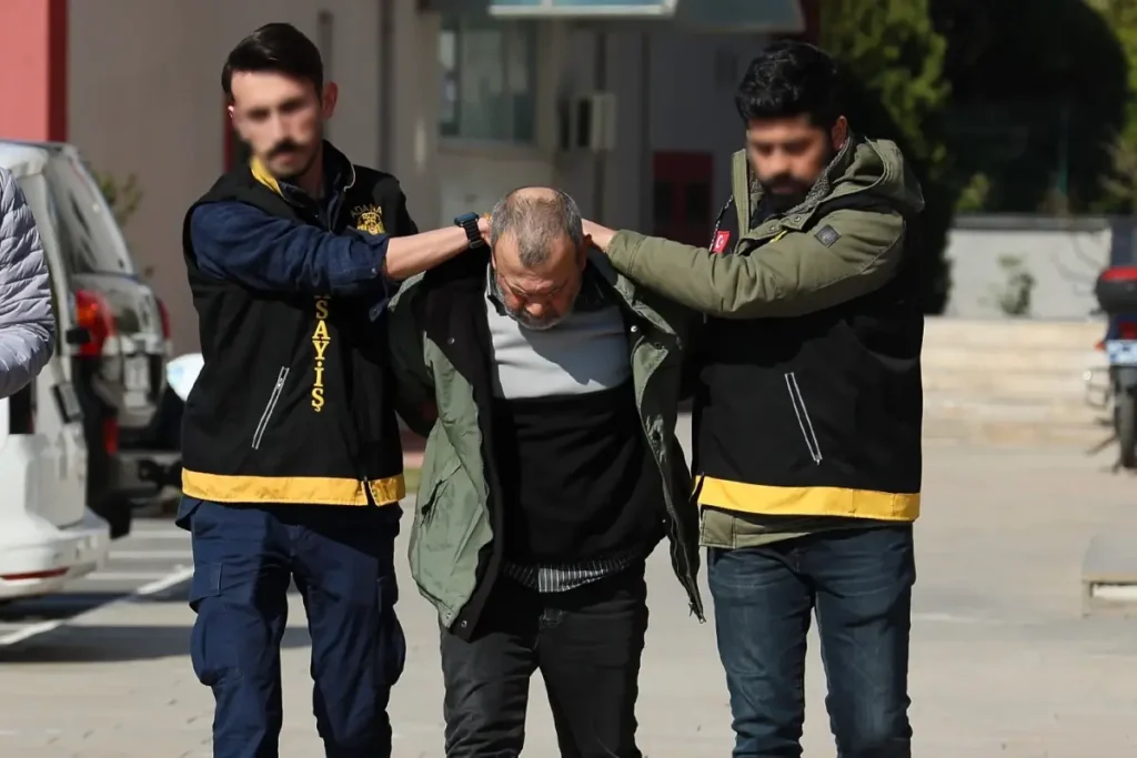 sohbet etmek icin bulustugu arkadasini av 18353252 599 amp.jpg