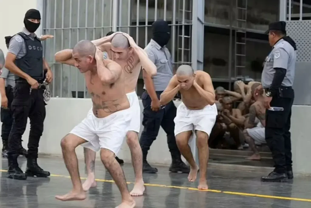 yasayan oluler hapishanesi ilk kez goruntulendi 18351386 3145 amp.jpg