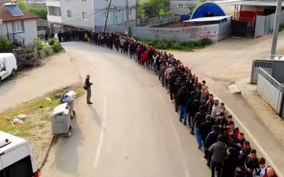 Bayramlaşma için 1 km’lik kuyruk oluştu – Son Dakika