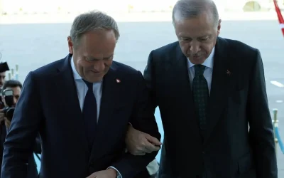 Tusk, kırık ayakla Türkiye’ye geldi, Erdoğan’la birlikte