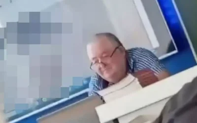 Okul yönetimi öğretmeni cinsel içerikli film izlerken yakaladı, savundu