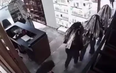 6.2’lik deprem sırasında saçlarını boyatanlar yakalandı