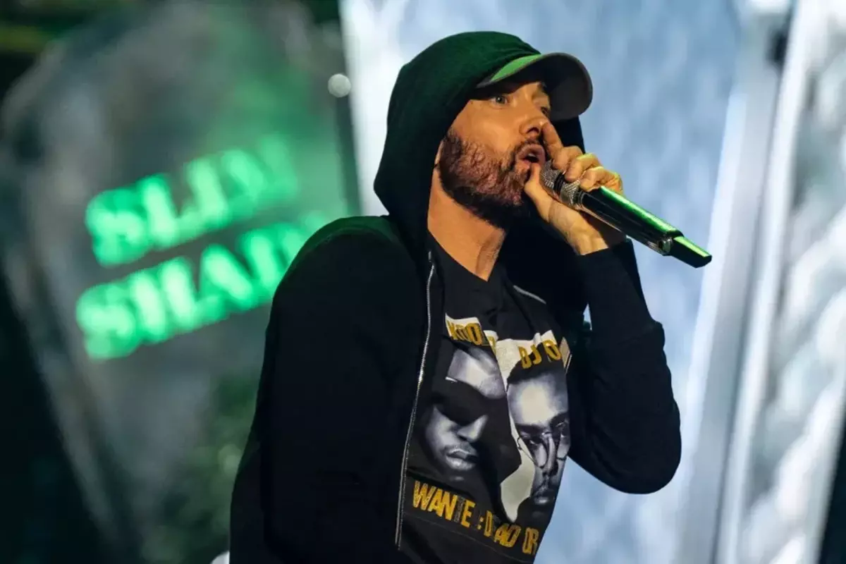 bir-donemin-efsane-ismi-eminem-dede-oldu-18495198_4046_amp.jpg