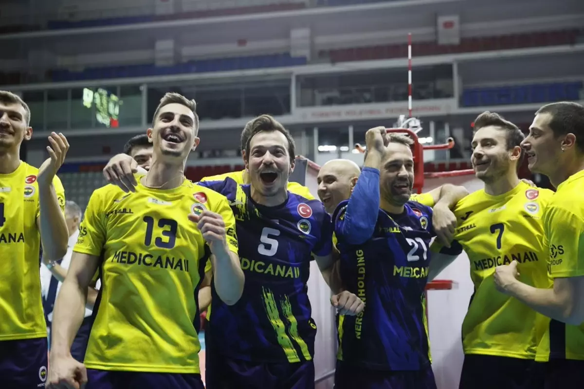 fenerbahce-efeler-lig-i-ucuncusu-kanarya-cev-18574025_7377_amp.jpg