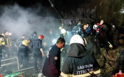 Samsun’da yaşanan heyelan felaketi: Aracın üstüne kayalar düştü!