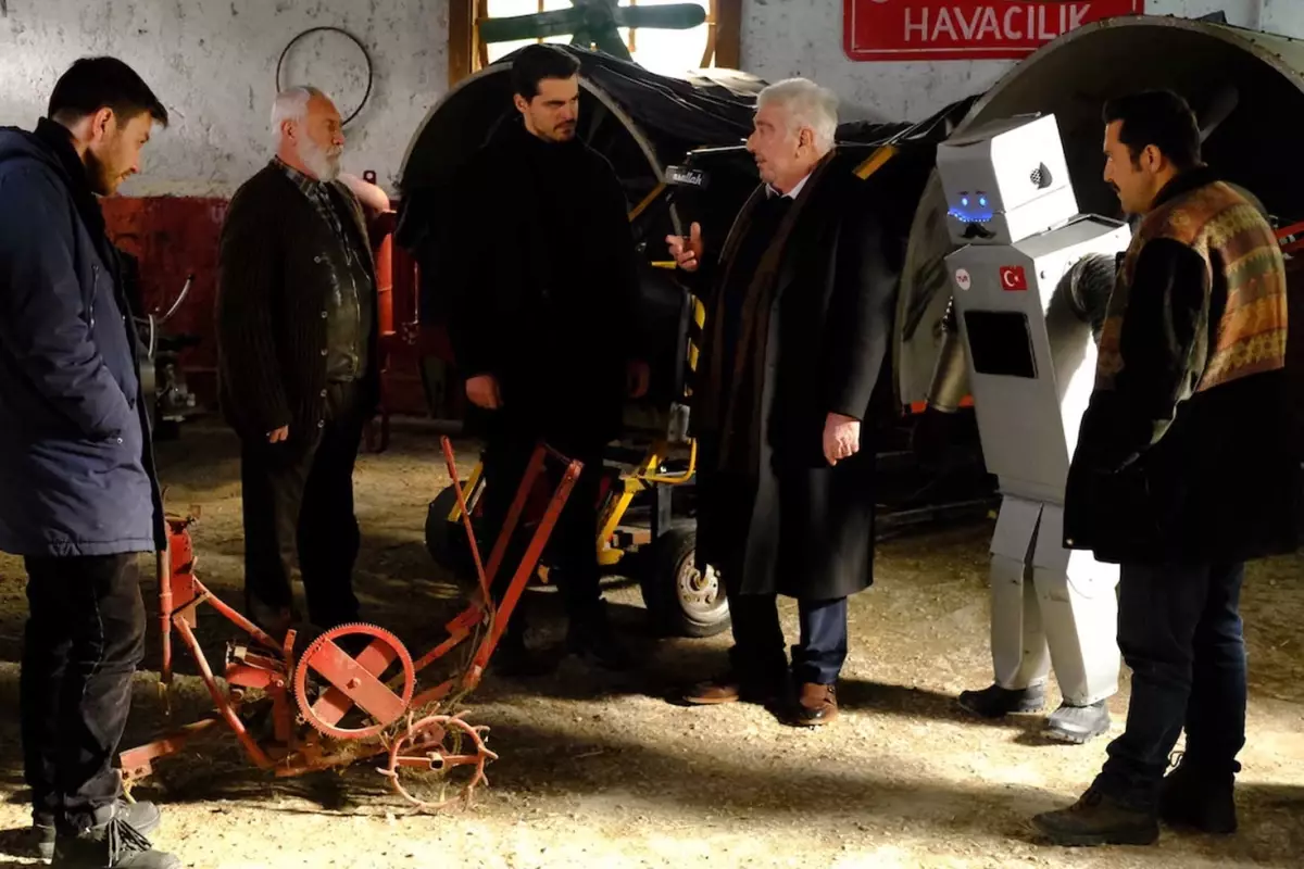trt-dizisinin-set-araci-takla-atti-unlu-oyuncu-18525069_7784_amp.jpg