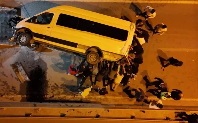 Genç sarhoş patronunu gasp edip araçları parçaladı!