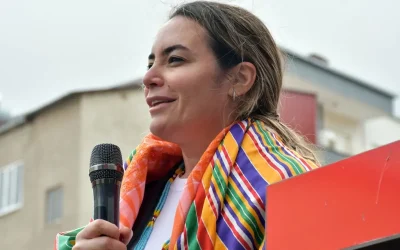Ayyüce Türkeş babasının kabrinde saldırıya uğradı