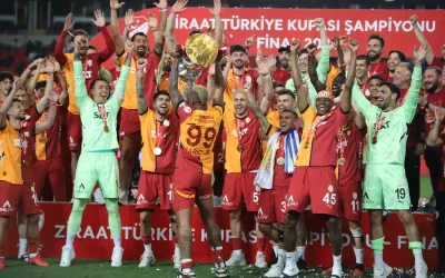 Galatasaraylılar Türkiye Kupası’nı coşkuyla kaldırdı!