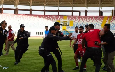 Çevik kuvvet sahaya son dakika golü için geldi!