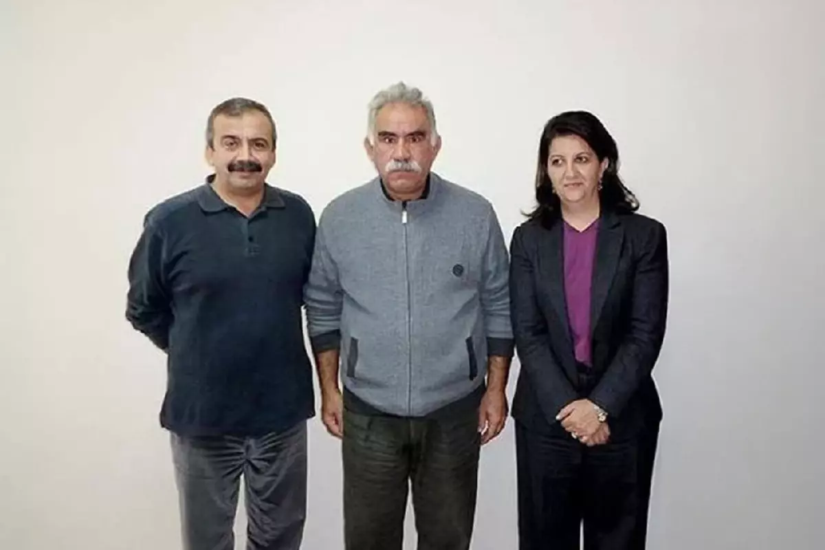 teroristbasi-abdullah-ocalan-dan-sirri-sureyya-18585752_5932_amp.jpg