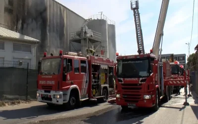 Tuzla’da fabrika yangını endişe yarattı