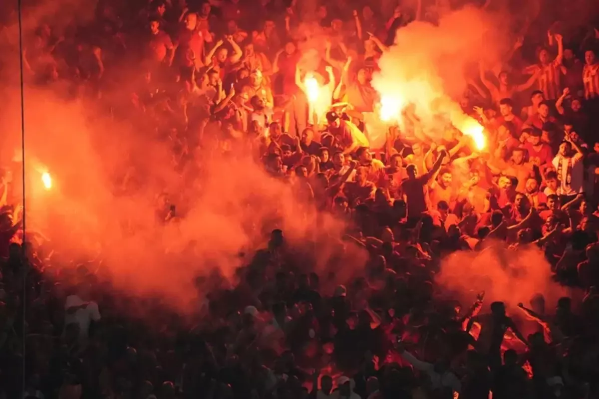 galatasaray-4-yillik-imzayi-attirdi-resmi-18773389_1556_amp.jpg