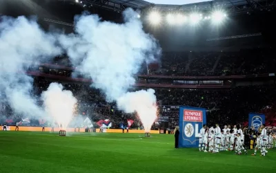 Lyon, borçları nedeniyle ligden düşürüldü.