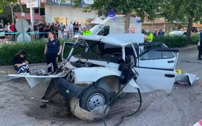 Otomobil kaza görüntüleri: Hurda haline gelen araç ve ölümlü kazanın detayları