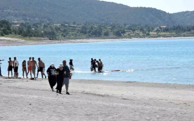 Salda Gölü’nde 17 yaşındaki genç boğulma tehlikesi yaşadı