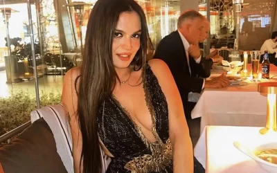 Aslı Bekiroğlu ve sevgilisi romantik anlarını Çeşme’de yaşıyor!