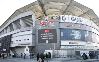Fenerbahçe’nin stadyum dışındaki isim tabelası “Chobani” olarak değiştirildi.