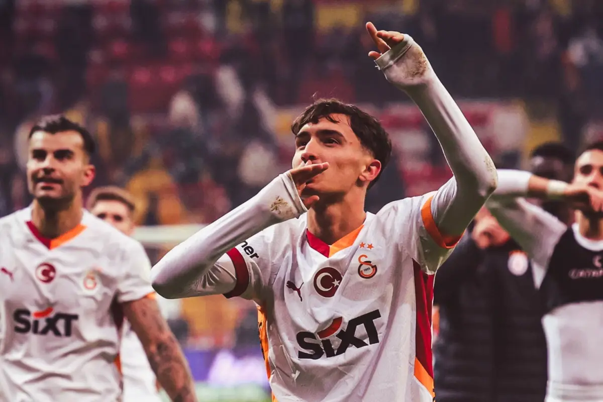 resmen-aciklandi-galatasaray-da-ayrilik-18889147_6543_amp.jpg