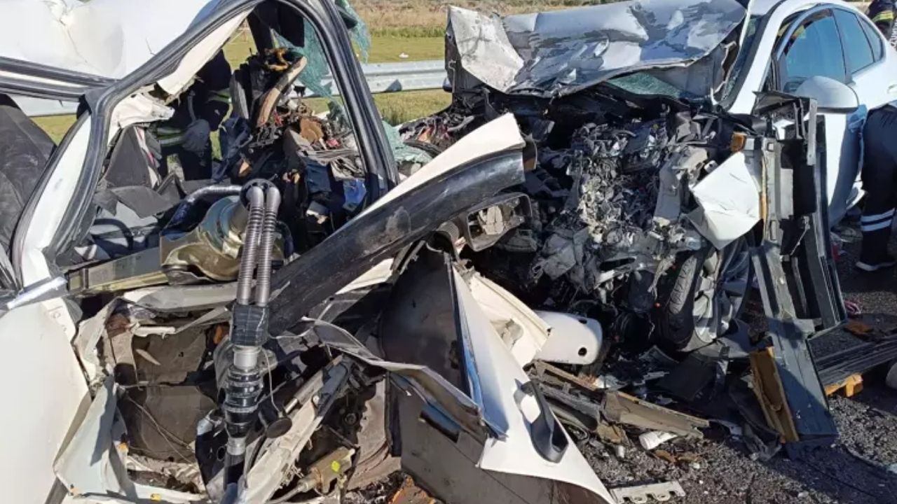 Erzurum-Tortum Yolunda Feci Kaza 4 Ölü, 4 Yaralı