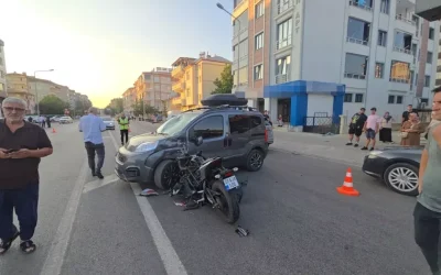 Elazığ’da Motosiklet ve Ticari Araç Çarpıştı: 3 Yaralı