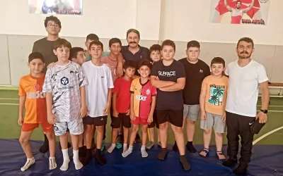 Hasan Kalın, Genç Güreşçilerle Buluştu ve Tecrübelerini Paylaştı