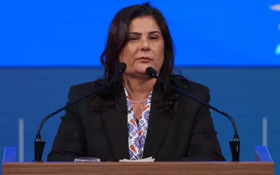Özlem Çerçioğlu’na hayranlarının vefasızlığı! Konser sandalyeleri bomboş kaldı.