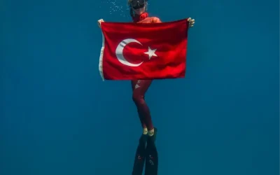 Şahika Ercümen’den Zafer Bayramı’na Özel Dalış Gösterisi