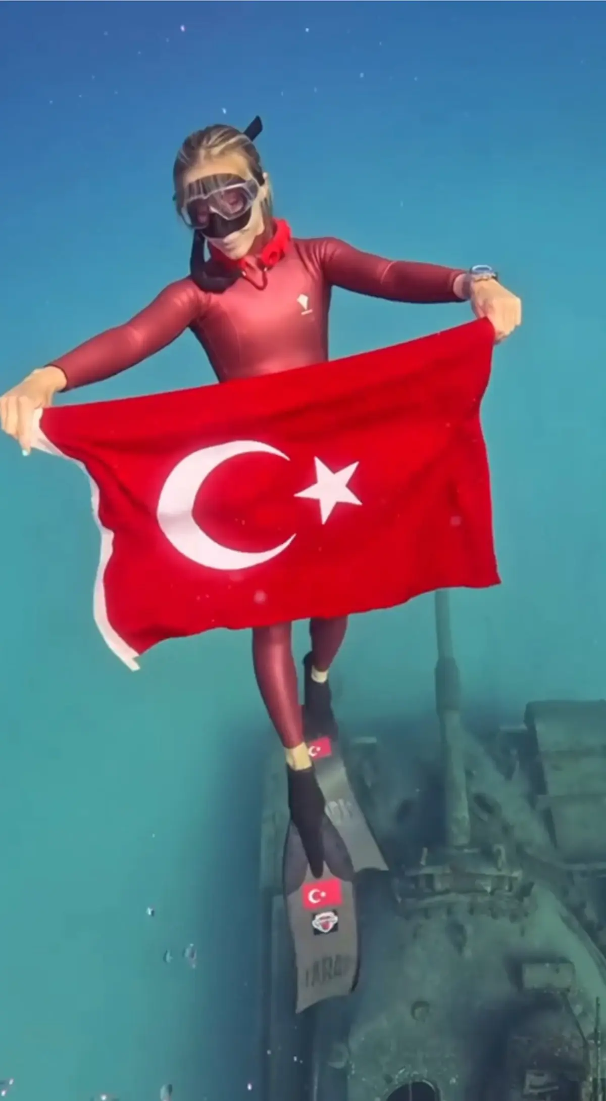 sahika-ercumen-den-zafer-bayrami-na-ozel-dali-18996184_amp.jpg