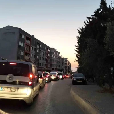trafik-yogunlugundan-kusadasi-da-nasibini-ald-18941032_amp.jpg