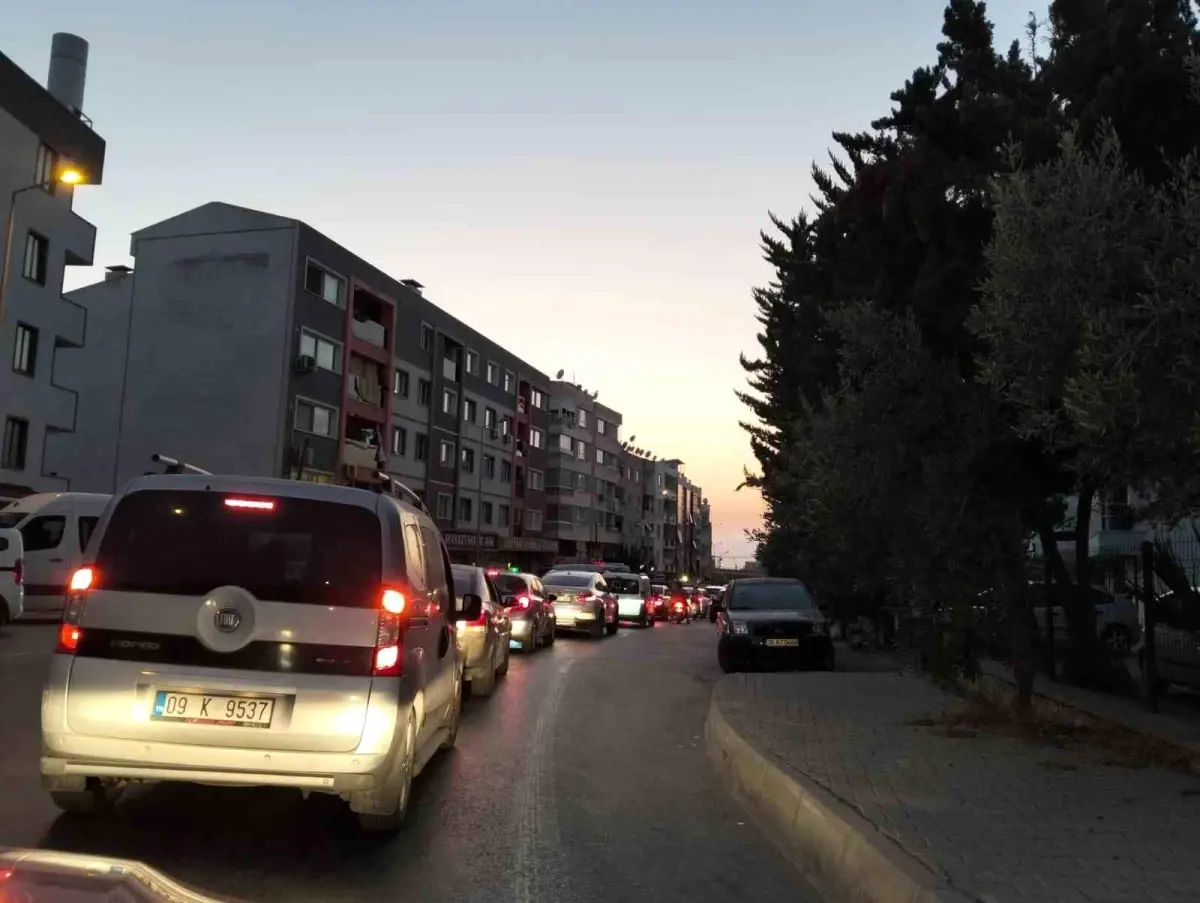 trafik-yogunlugundan-kusadasi-da-nasibini-ald-18941032_amp.jpg