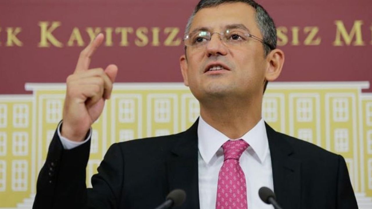 Özgür Özel'in Ofisinde Nöbet CHP Genel Başkanı Çalışmaya Devam