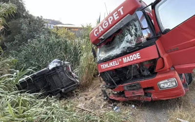 Aydın’da Akaryakıt Tankeri Minibüse Çarptı: 3 Kişi Yaralandı