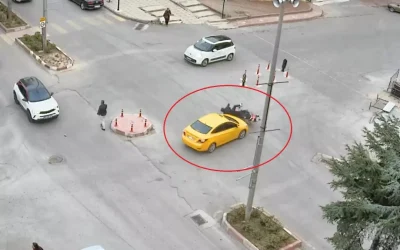 Merzifon’da Ticari Taksi ile Motosiklet Kaza Yaptı: 2 Yaralı