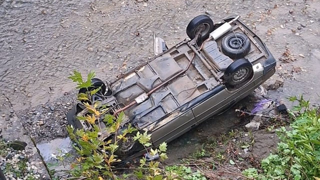 Adana'da Yağmurun Etkisi Araç Köprüden Düştü, 2 Yaralı