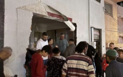 İzmir’de Kamyon Apartmana Girdi, Kaza Anı Kamerada!