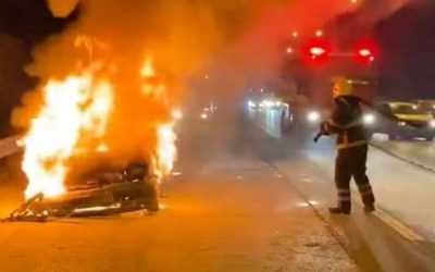 Üsküdar’da TEM Otoyolu’nda Otomobil Alev Aldı