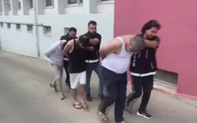 Adana’da 4 kilo metamfetamin bulundu, şüpheliler “Kahve içiyorduk” dedi.