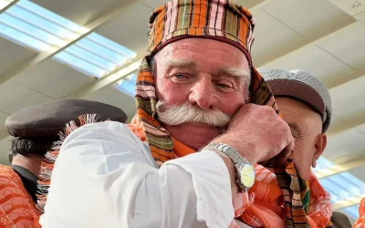 Antalya’da ilginç bir yarışma: Bıyığını buran koşucular!