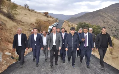 Bitlis Valisi Hizan’da Yol Çalışmalarını İnceledi
