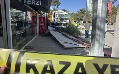 Malatya’da freni boşalan kamyon kaza yaptı: 1 kişi yaralandı