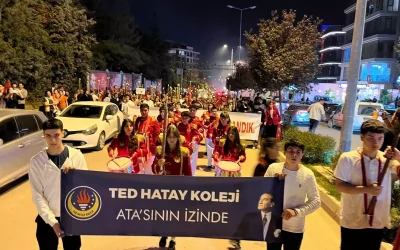 Hatay Koleji’nden 29 Ekim Cumhuriyet Bayramı Fener Alayı