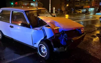Alkollü Sürücü Trafik Işığı İhlali Yaparak Kaza Yaptı