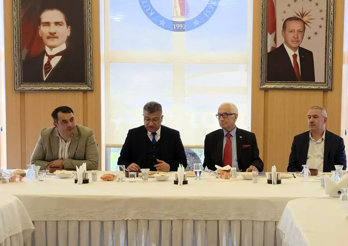 kidemli-gazeteciler-rektor-kiziltoprak-ile-dp-19113152_amp.jpg