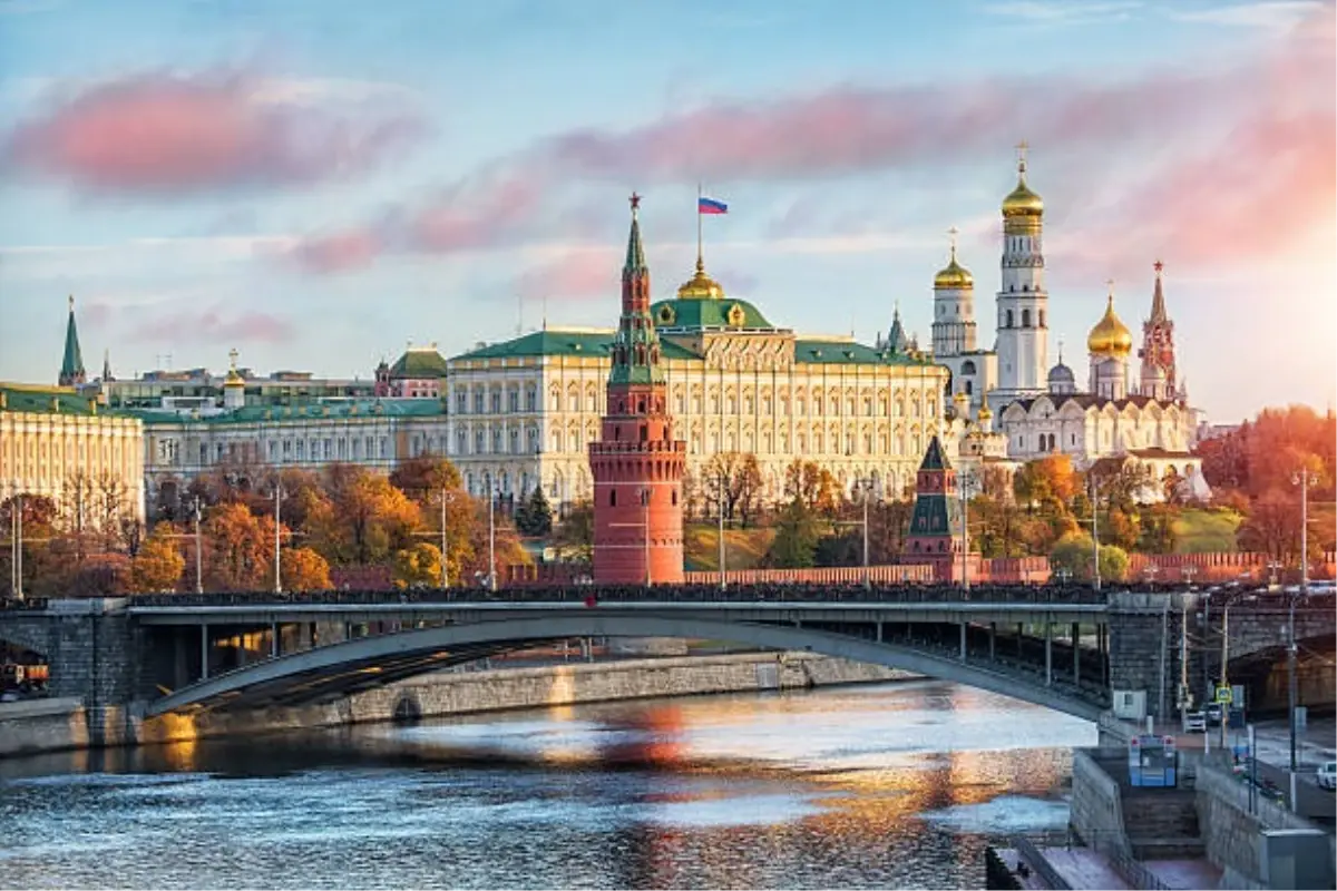 kremlin-budapeste-deki-zirvede-ukrayna-konusu-19167426_amp.jpg